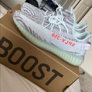 Blue tint yeezy 350. 10.5